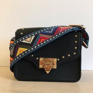 Envelope bag with chevron strap